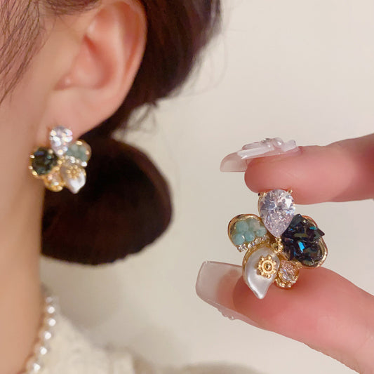 鋯石花朵復古耳釘－商品主圖｜https://igowo.tw/