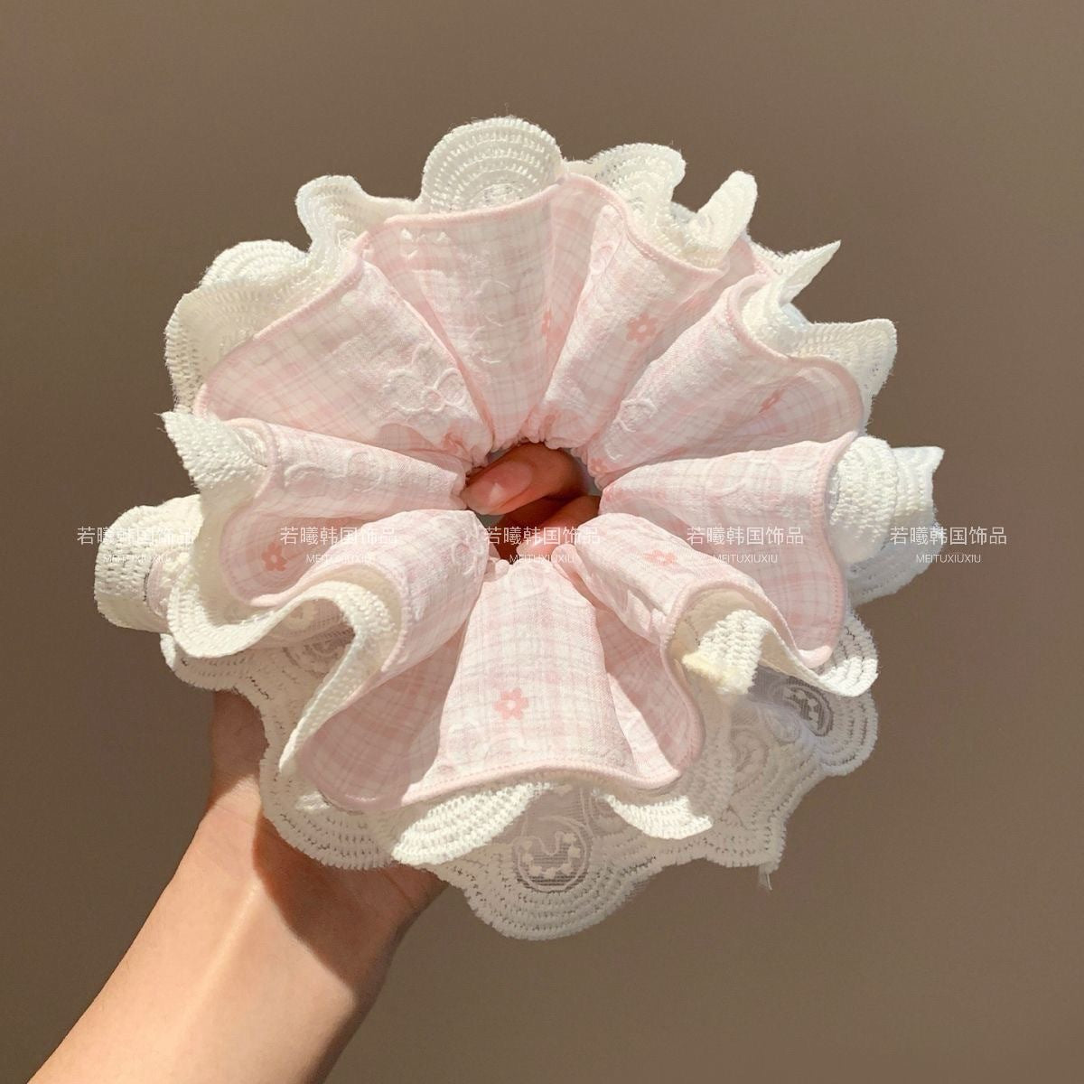 粉色蕾絲碎花髮圈－藍色蝴蝶款細節1｜https://igowo.tw/