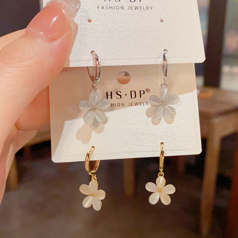 貓眼石花朵簡約耳扣－商品主圖｜https://igowo.tw/