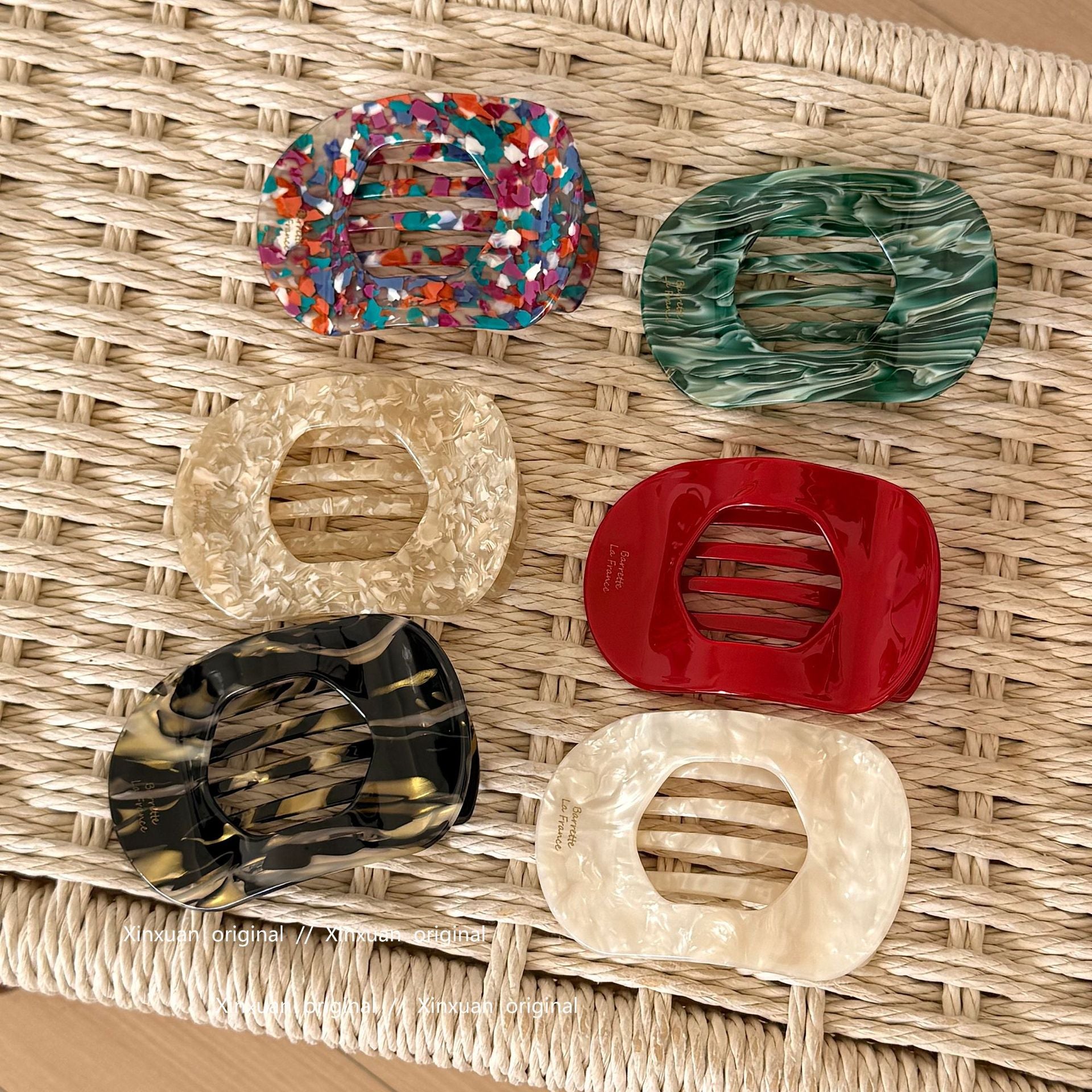圓形簡約鯊魚夾－黑金色款實拍｜https://igowo.tw/