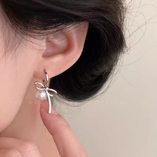 S925珍珠蝴蝶結耳扣－商品主圖｜https://igowo.tw/