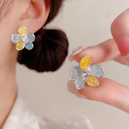 水晶花朵簡約耳釘－商品主圖｜https://igowo.tw/
