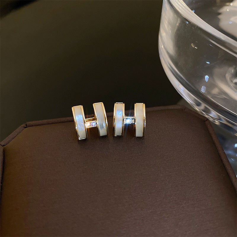 金色鋯石字母電鍍耳釘