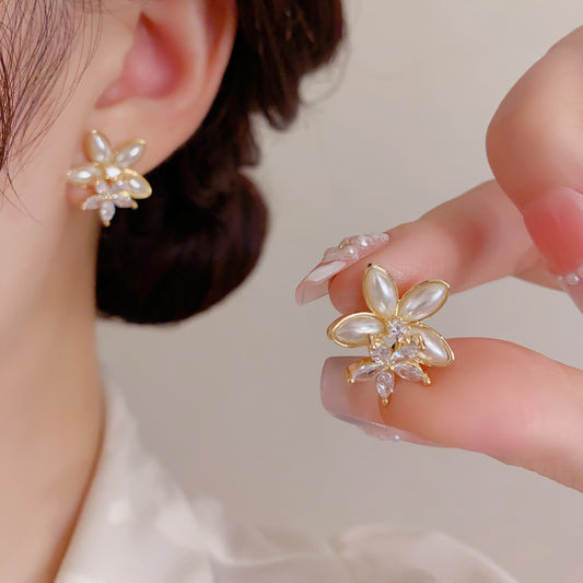 珍珠鋯石花朵簡約耳釘－商品主圖｜https://igowo.tw/