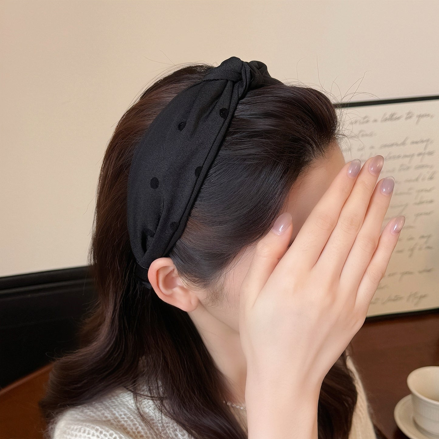 布面波點交叉髮箍－米色款細節｜https://igowo.tw/