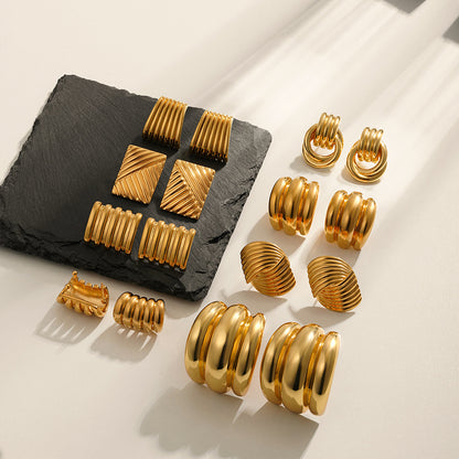 金色格紋扇形復古耳釘－商品主圖｜https://igowo.tw/