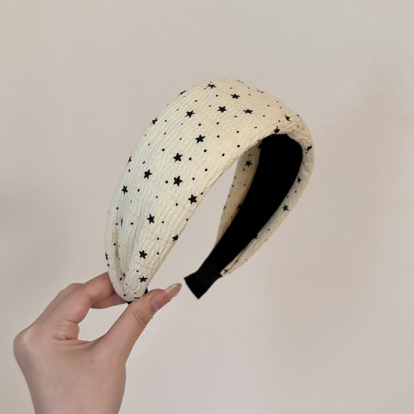 繽紛星星波點髮箍－黃色寬版髮箍款細節｜https://igowo.tw/