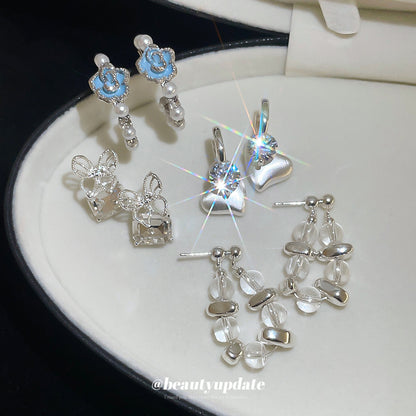 琺瑯花朵C形鑲鑽耳釘－商品主圖｜https://igowo.tw/