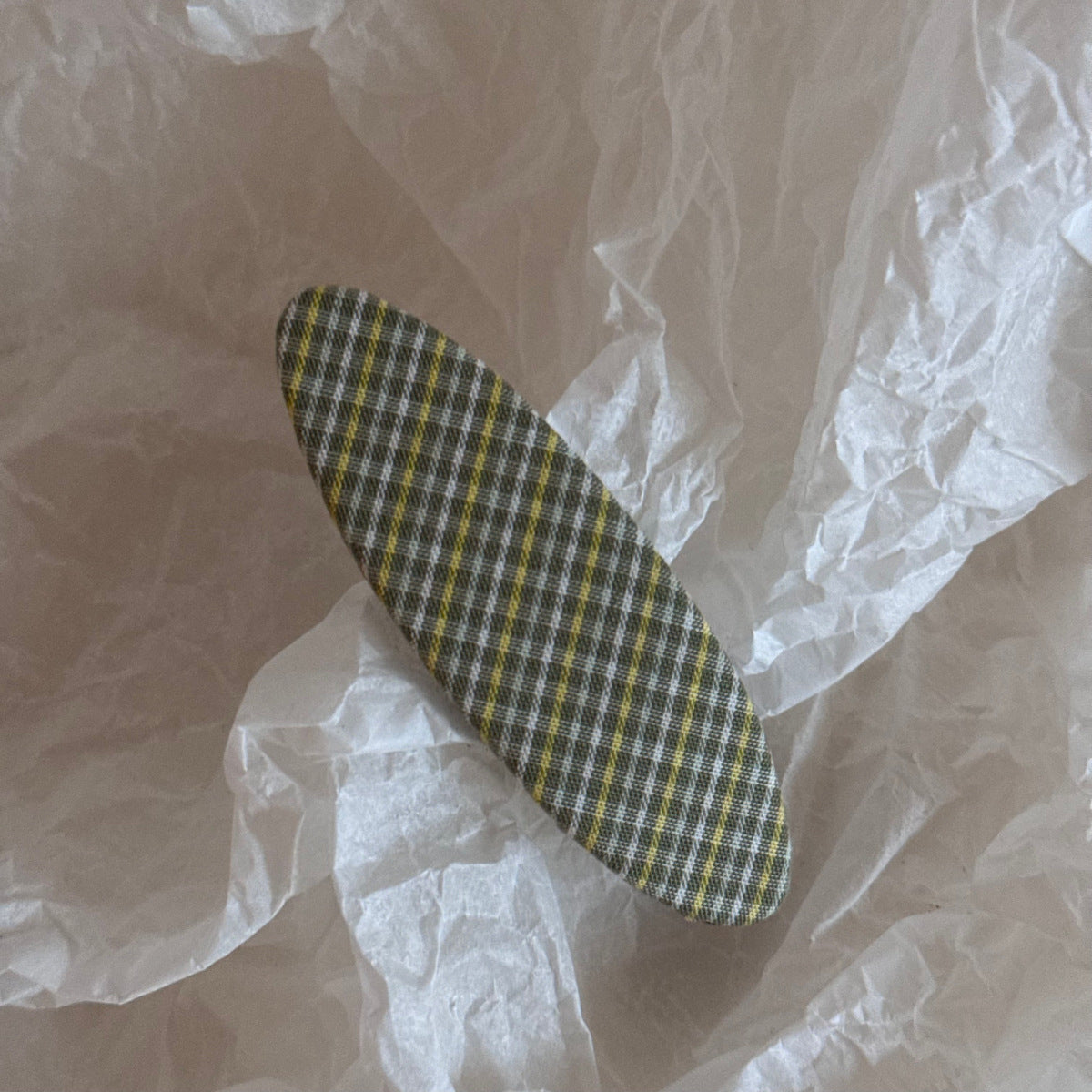 布面格紋橢圓髮夾－細節特寫6｜https://igowo.tw/