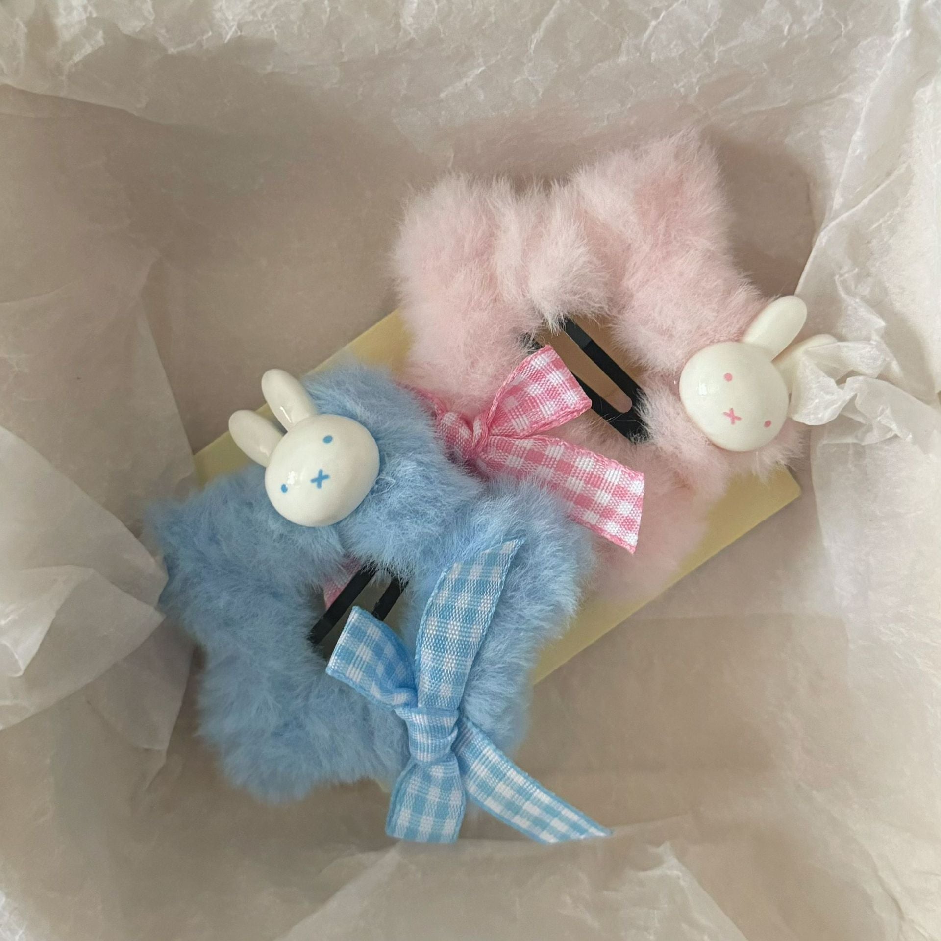 粉色絨面兔子領結髮夾－商品主圖｜https://igowo.tw/