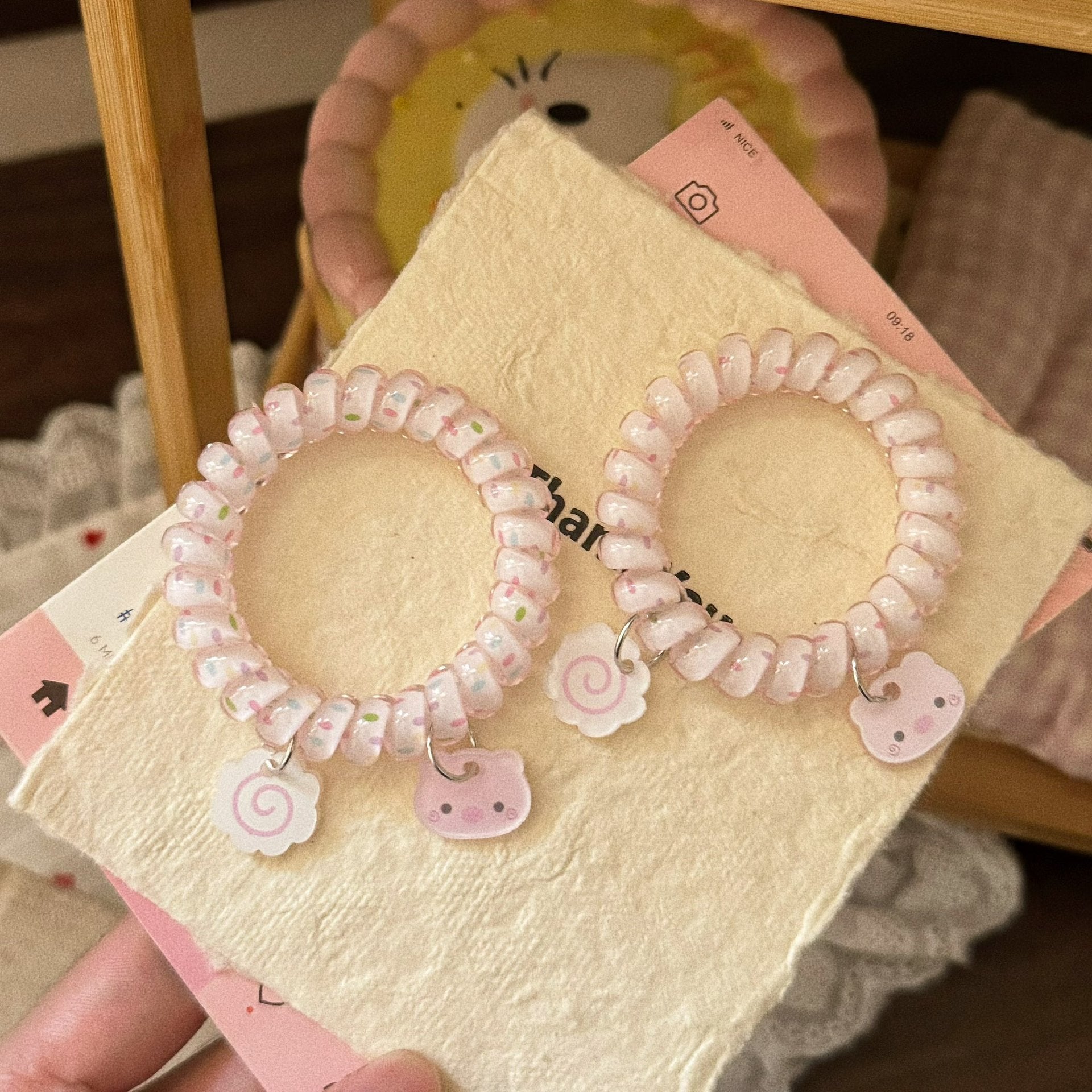 粉色卡通髮圈－商品主圖｜https://igowo.tw/