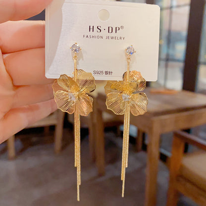 金屬花朵流蘇鏤空耳墜－商品主圖｜https://igowo.tw/