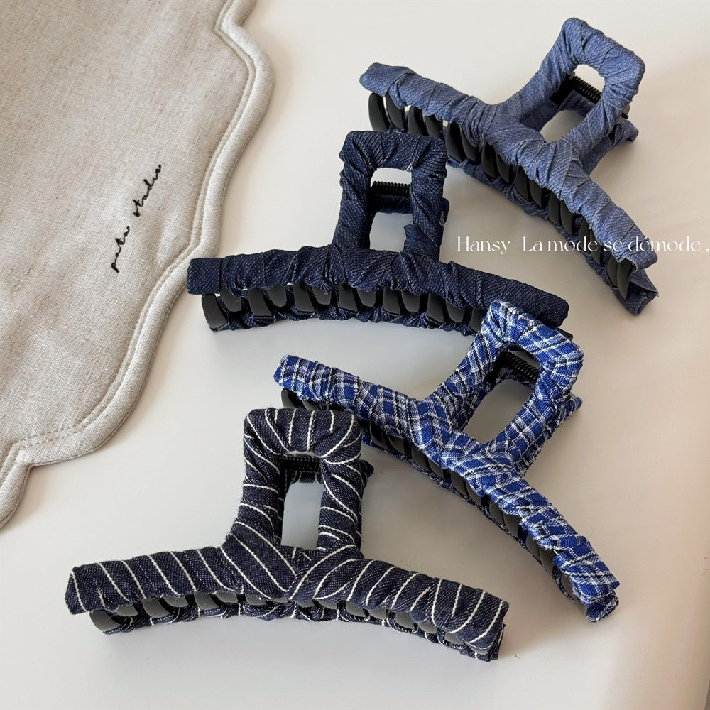 格紋一字纏繞鯊魚夾－商品主圖｜https://igowo.tw/