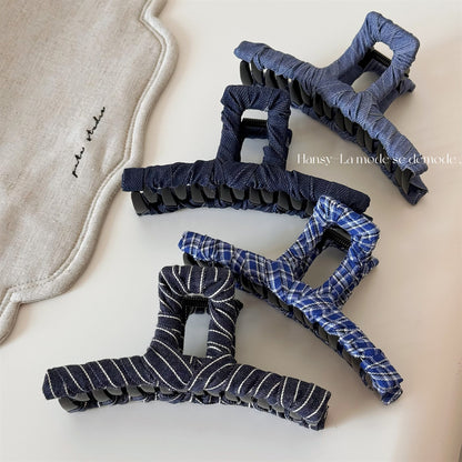 格紋一字纏繞鯊魚夾－商品主圖｜https://igowo.tw/