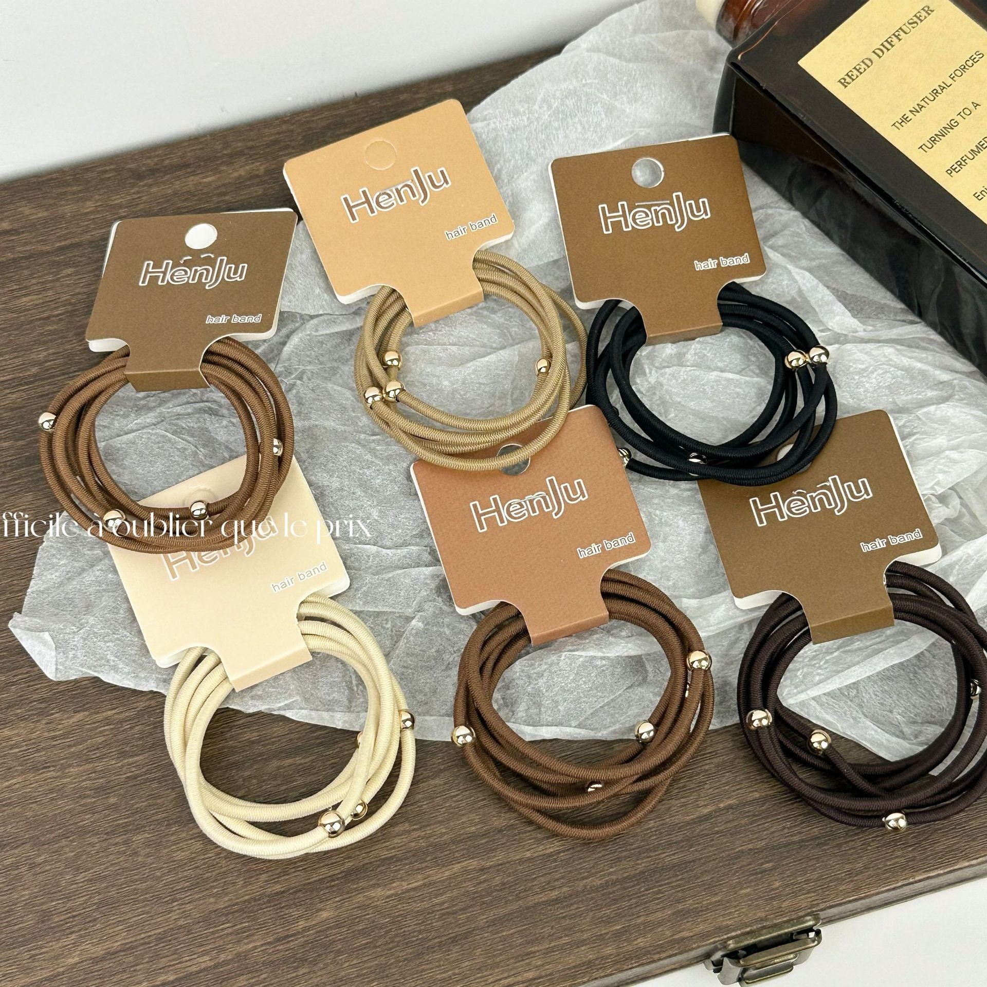 金色串珠簡約髮圈－淺咖（5條裝）款細節｜https://igowo.tw/
