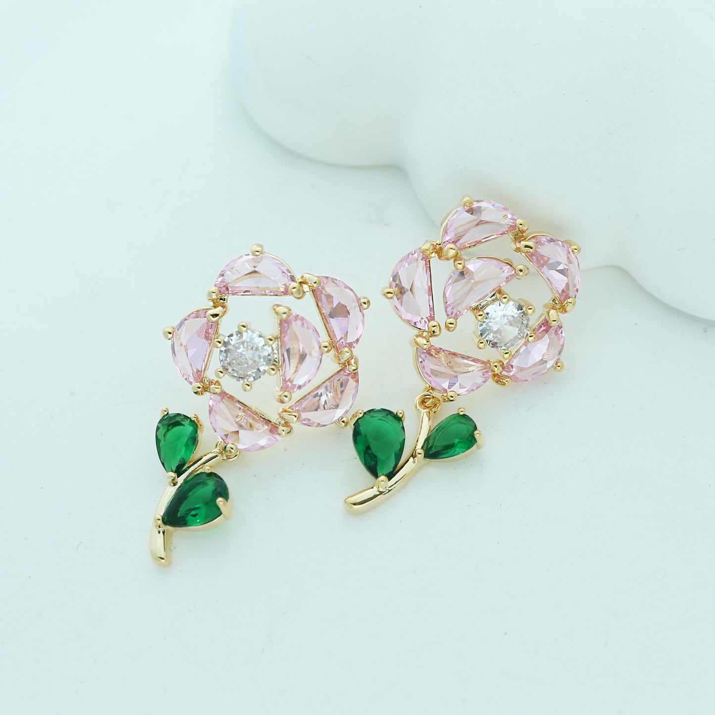S925鋯石花朵耳環－果綠款細節｜https://igowo.tw/