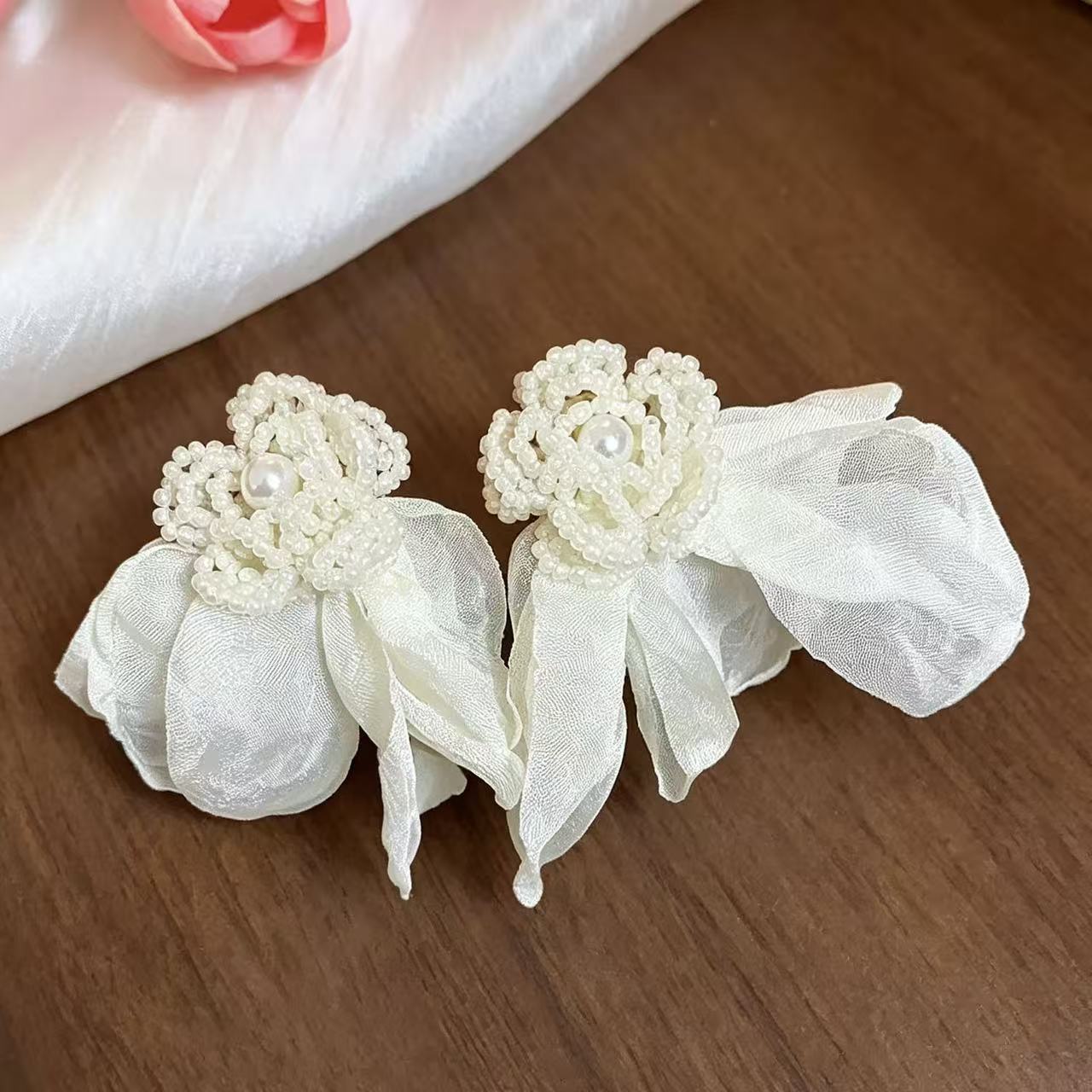 珍珠花朵耳釘