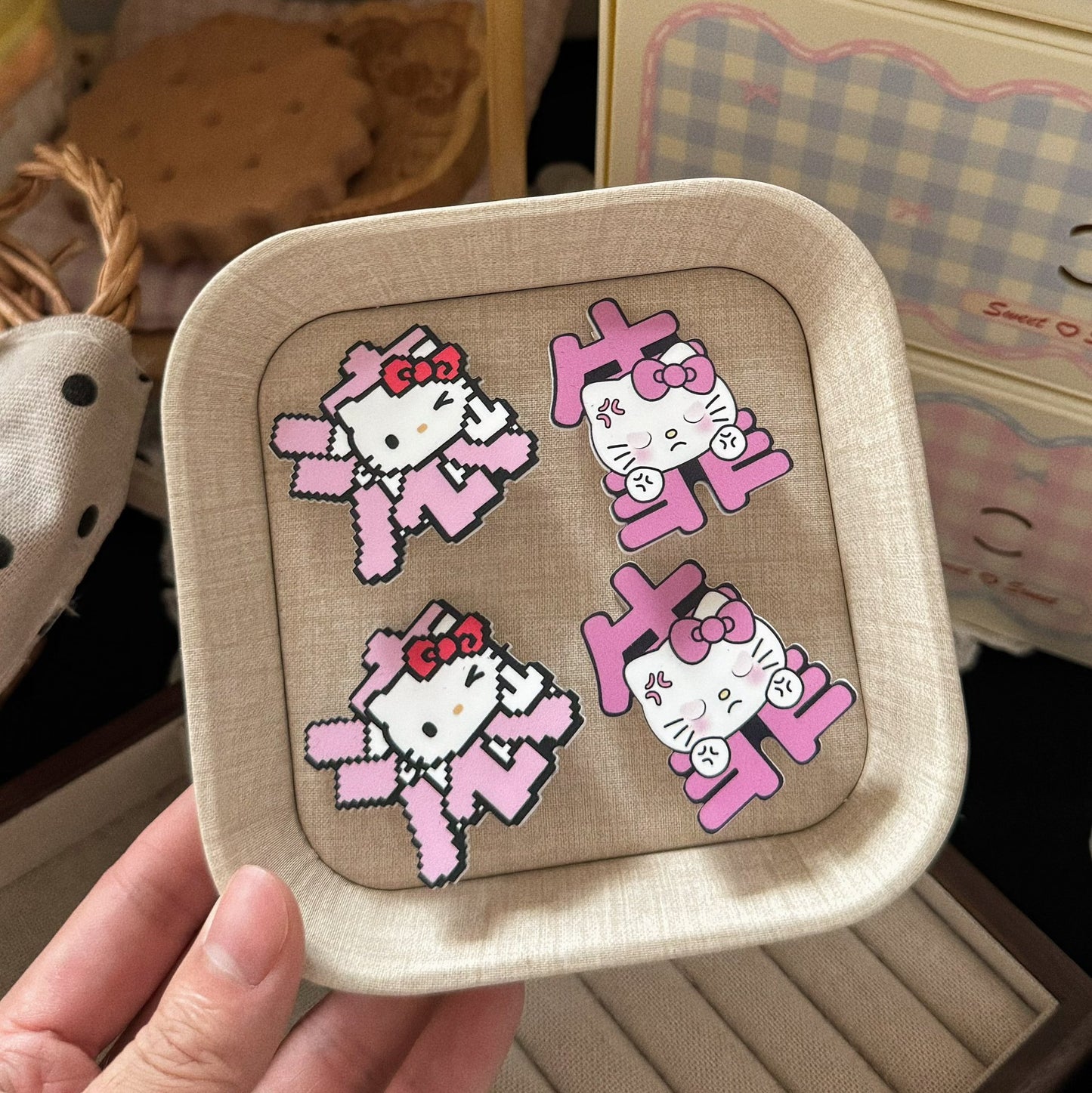 粉色貓咪文字髮夾－商品主圖｜https://igowo.tw/