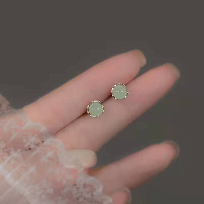 S925彩色鋯石愛心耳釘－細節特寫11｜https://igowo.tw/
