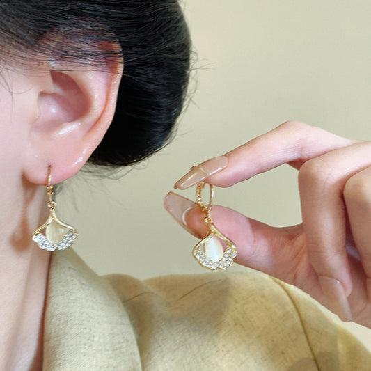 貓眼石銀杏葉復古耳墜－商品主圖｜https://igowo.tw/