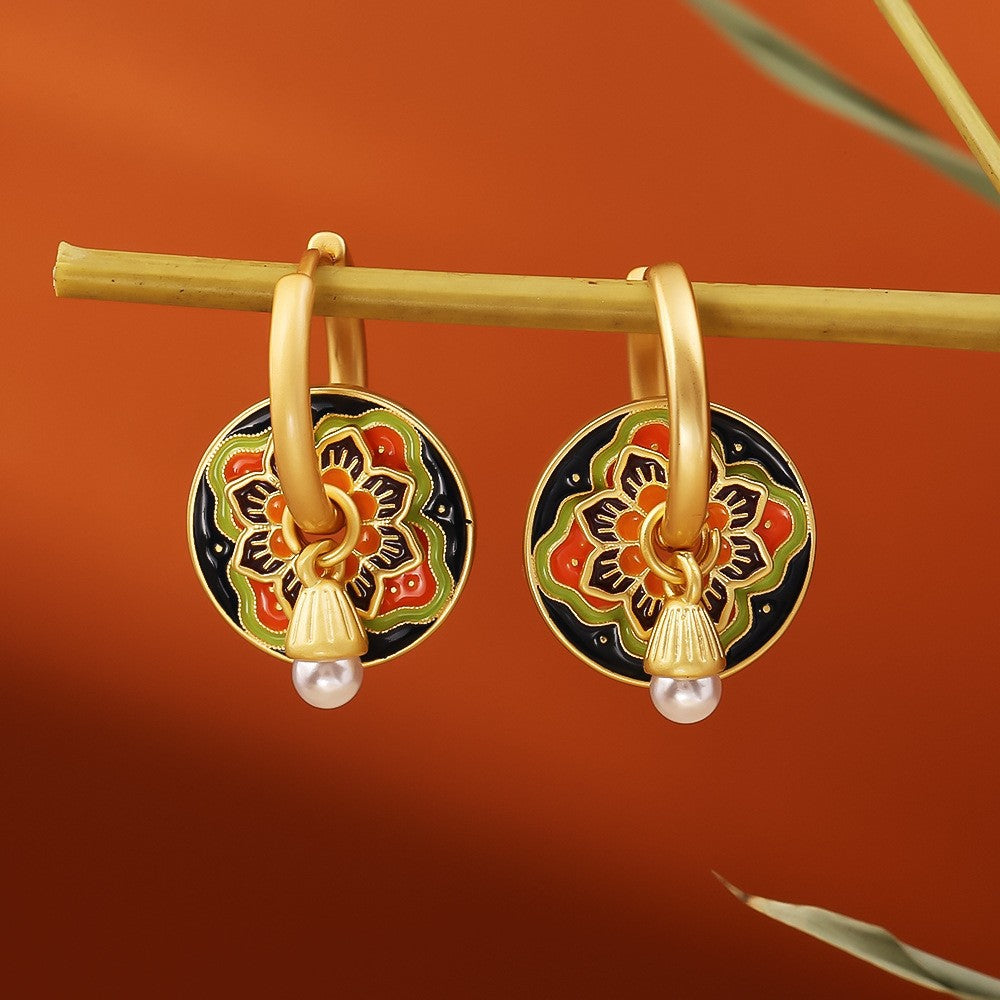 金色琺瑯鏤空復古耳扣－細節特寫8｜https://igowo.tw/