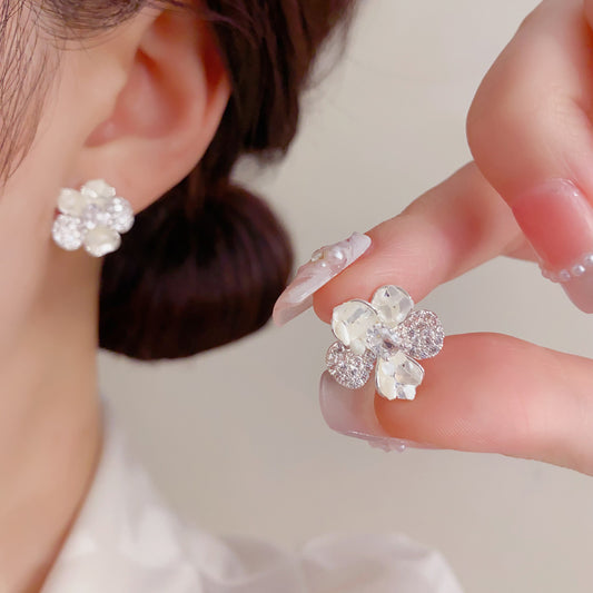 花朵小巧簡約耳釘－商品主圖｜https://igowo.tw/