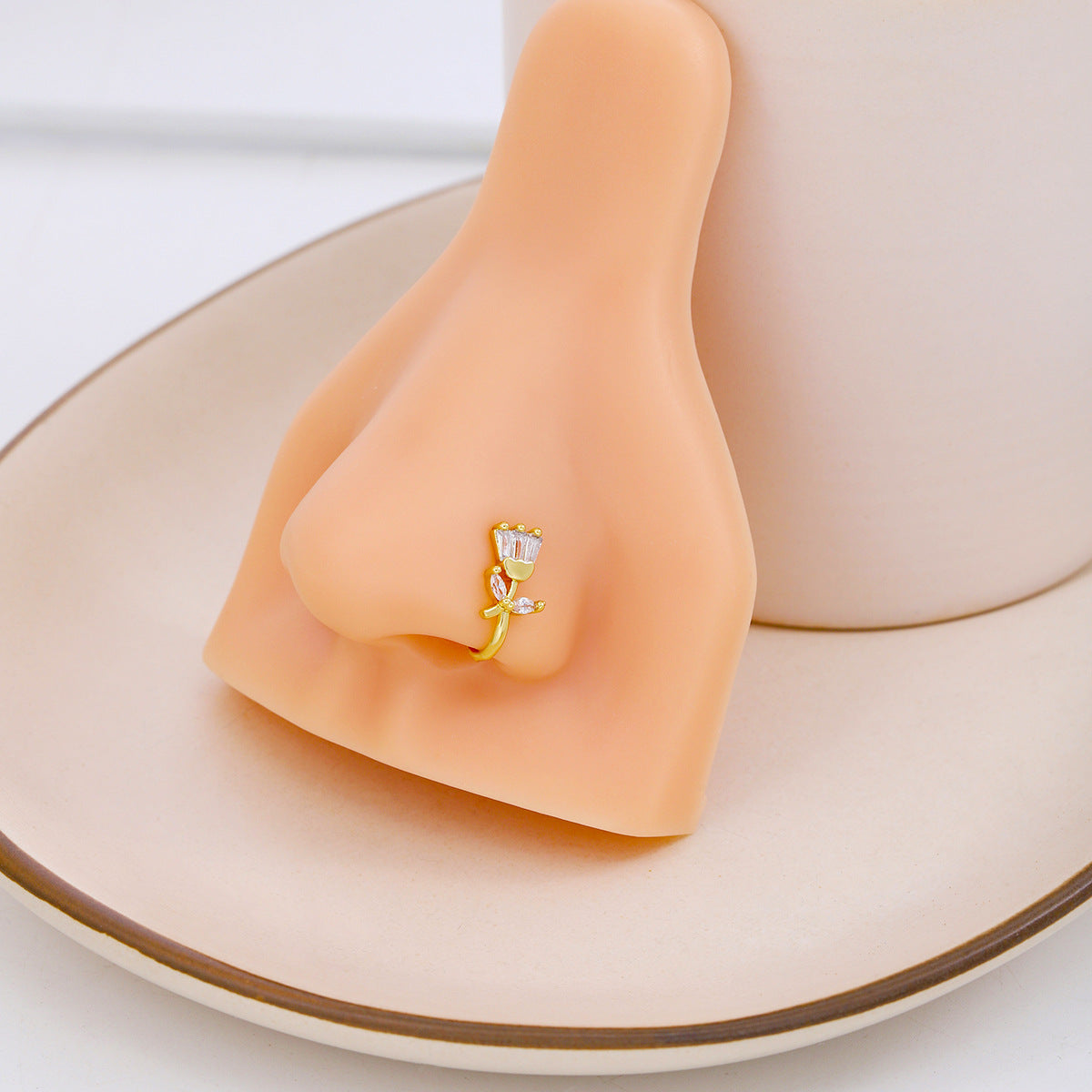 愛心花朵鑲鑽簡約飾品－第二視角實拍｜https://igowo.tw/