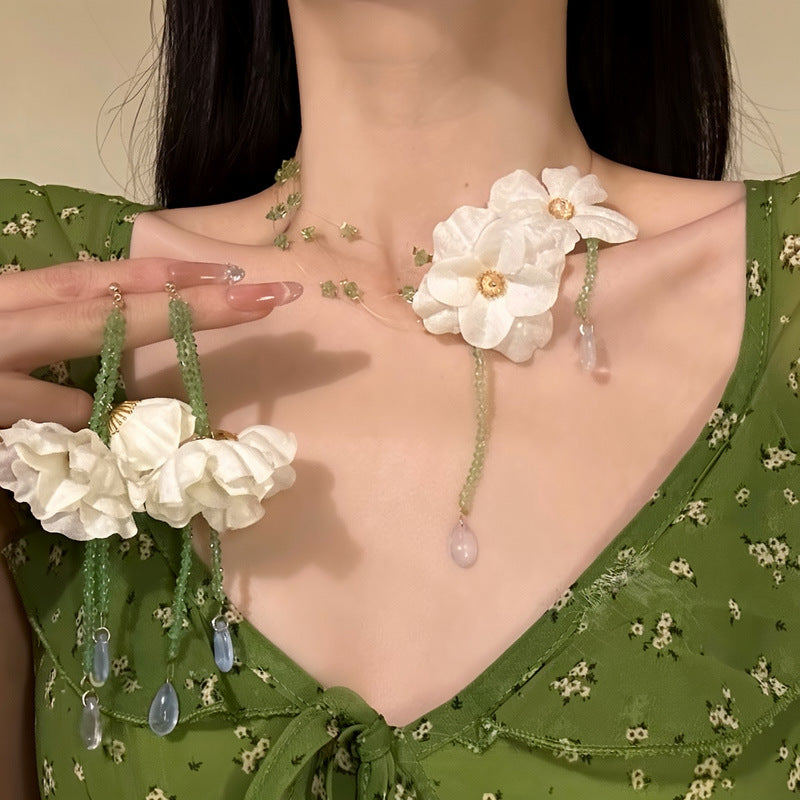 水晶花朵項鍊耳環組－商品主圖｜https://igowo.tw/