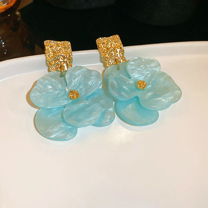 彩色樹脂圓片誇張耳環－細節特寫8｜https://igowo.tw/