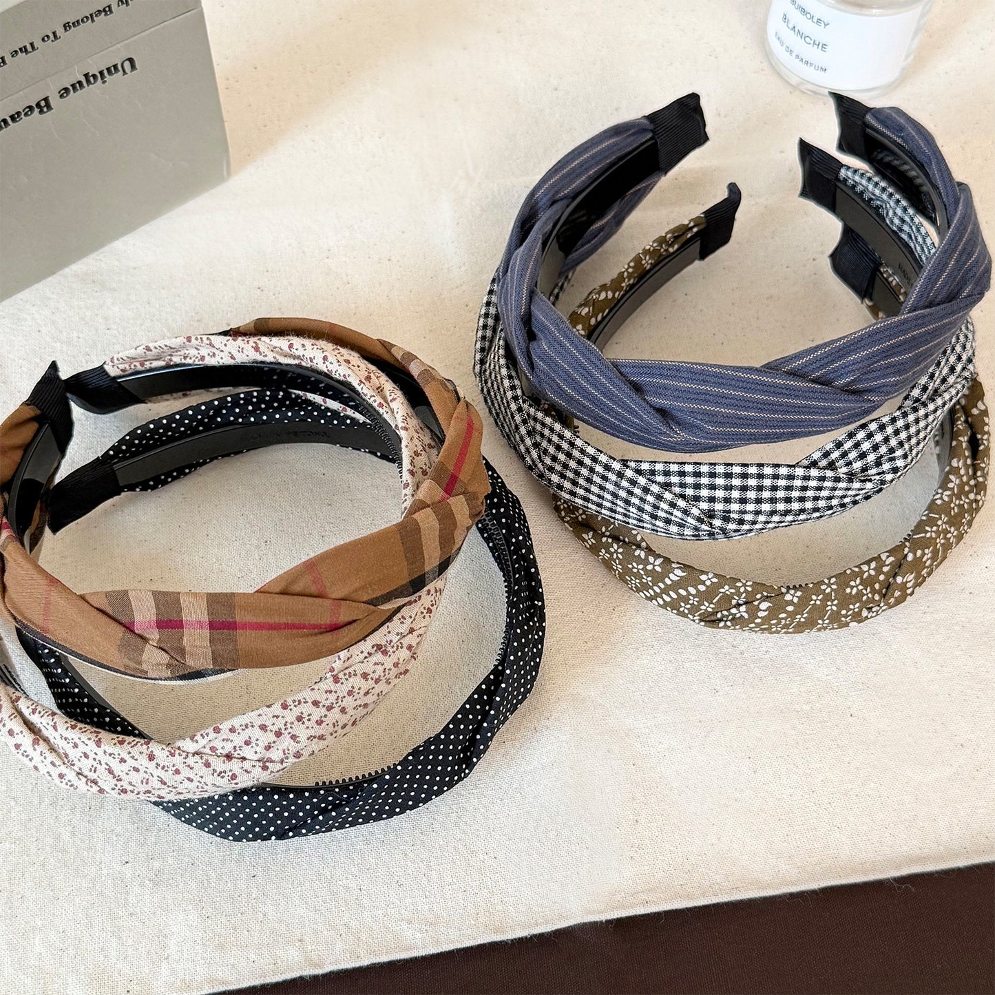 波點扭紋纏繞復古髮箍－細節特寫1｜https://igowo.tw/