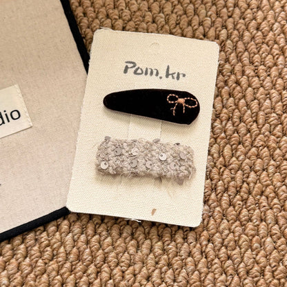 布面蝴蝶結刺繡髮夾－粉款細節｜https://igowo.tw/