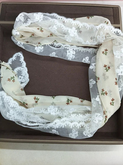 珍珠簡約飾品－絲巾-紫色-白色-碎花款細節｜https://igowo.tw/