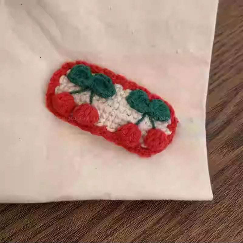 櫻桃卡通刺繡編織髮夾－橢圓小花髮夾款細節｜https://igowo.tw/