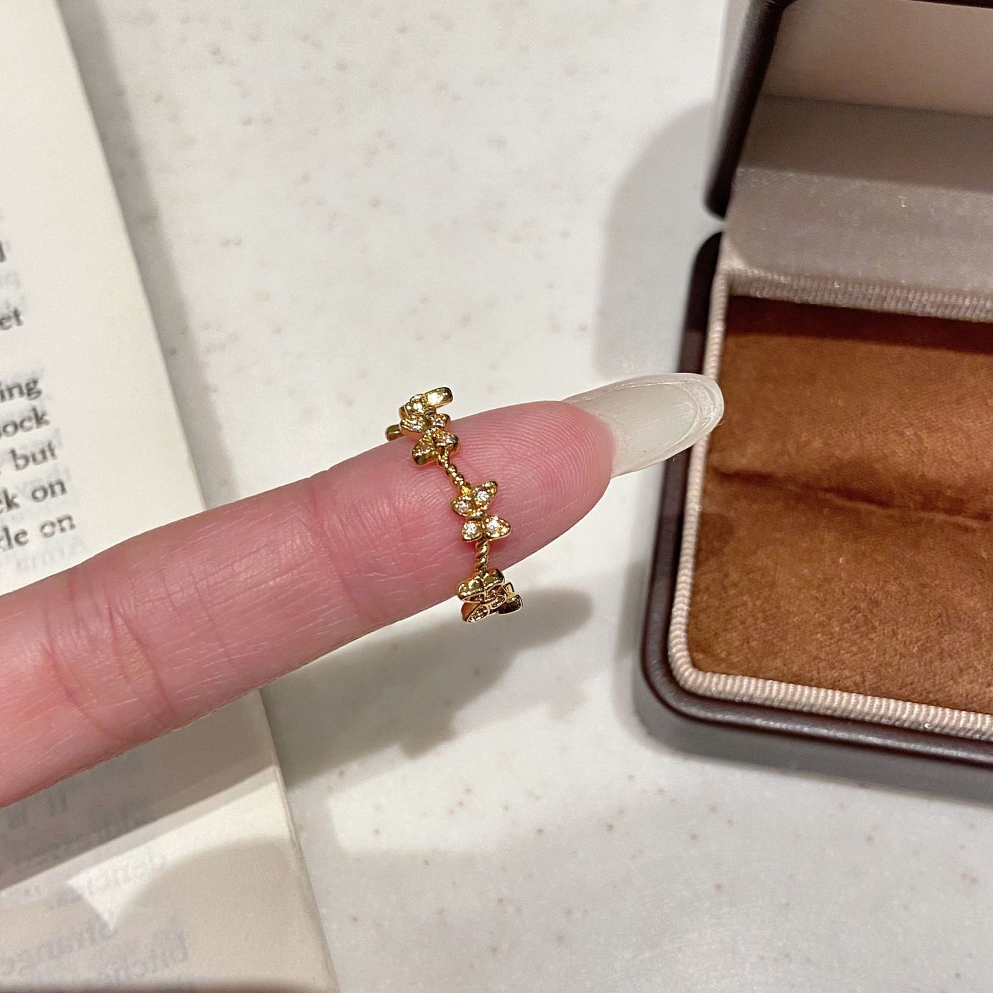 金色鋯石蝴蝶微鑲戒指