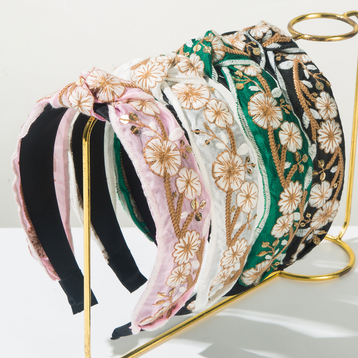 布面花朵刺繡誇張髮箍－商品主圖｜https://igowo.tw/