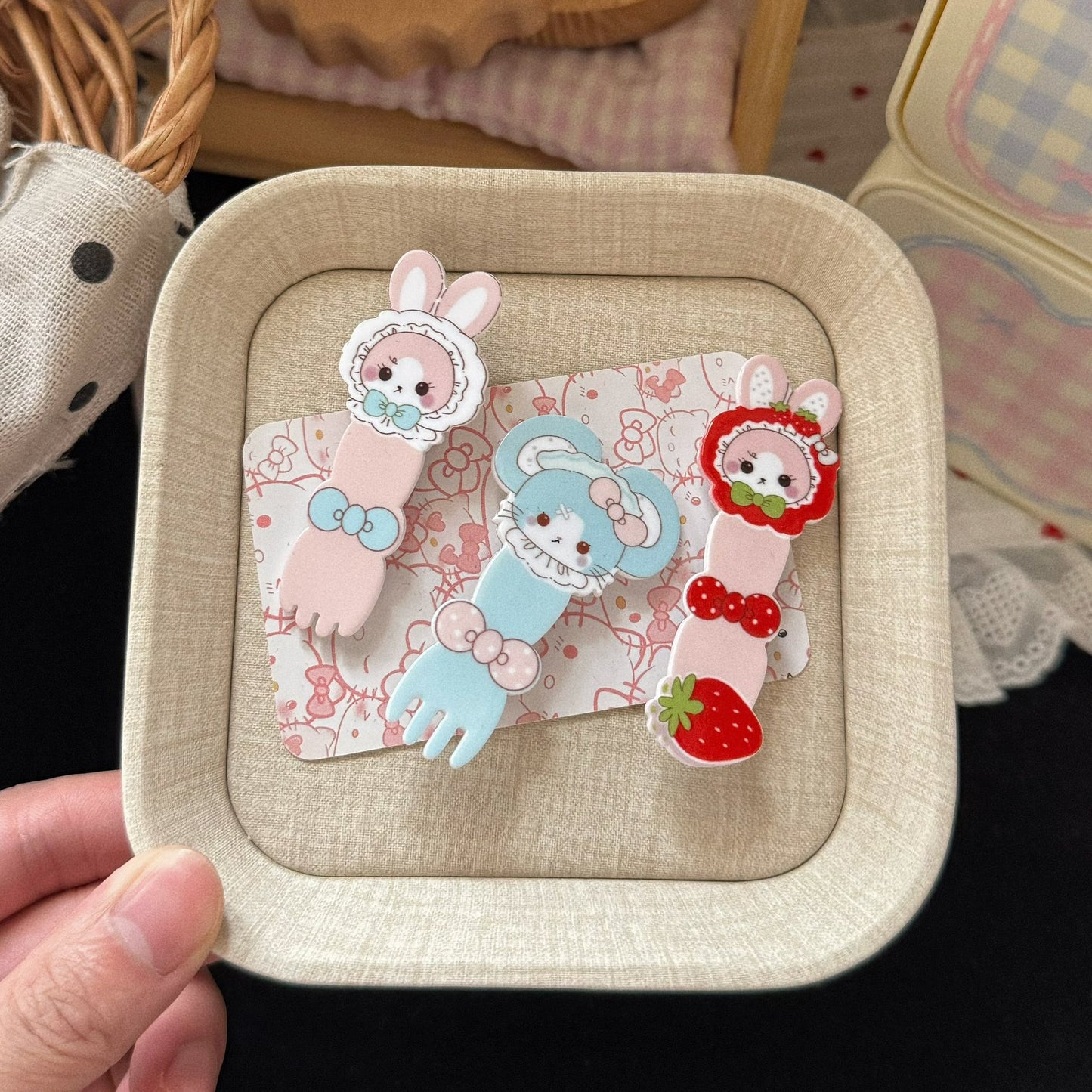 草莓兔子髮夾－商品主圖｜https://igowo.tw/