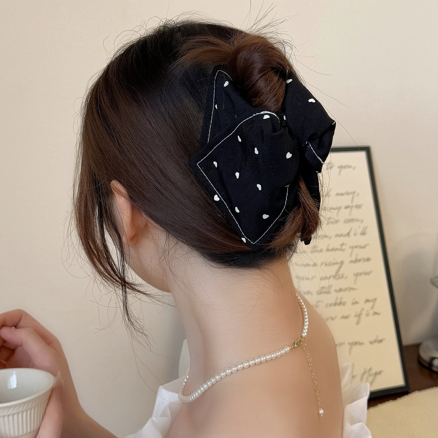 布面愛心三角形髮夾－藏青三角髮夾款實拍｜https://igowo.tw/