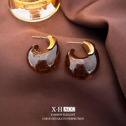 琥珀色C形復古耳釘－商品主圖｜https://igowo.tw/