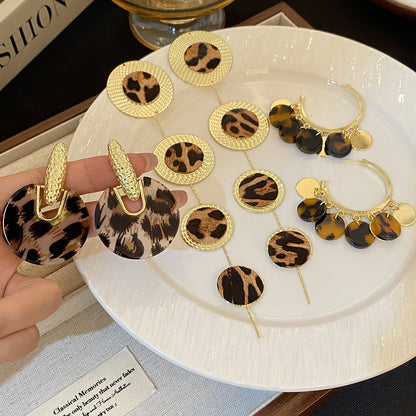 銀針豹紋波點流蘇耳環－細節特寫1｜https://igowo.tw/