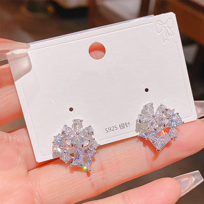 金色鋯石愛心簡約耳釘－商品主圖｜https://igowo.tw/