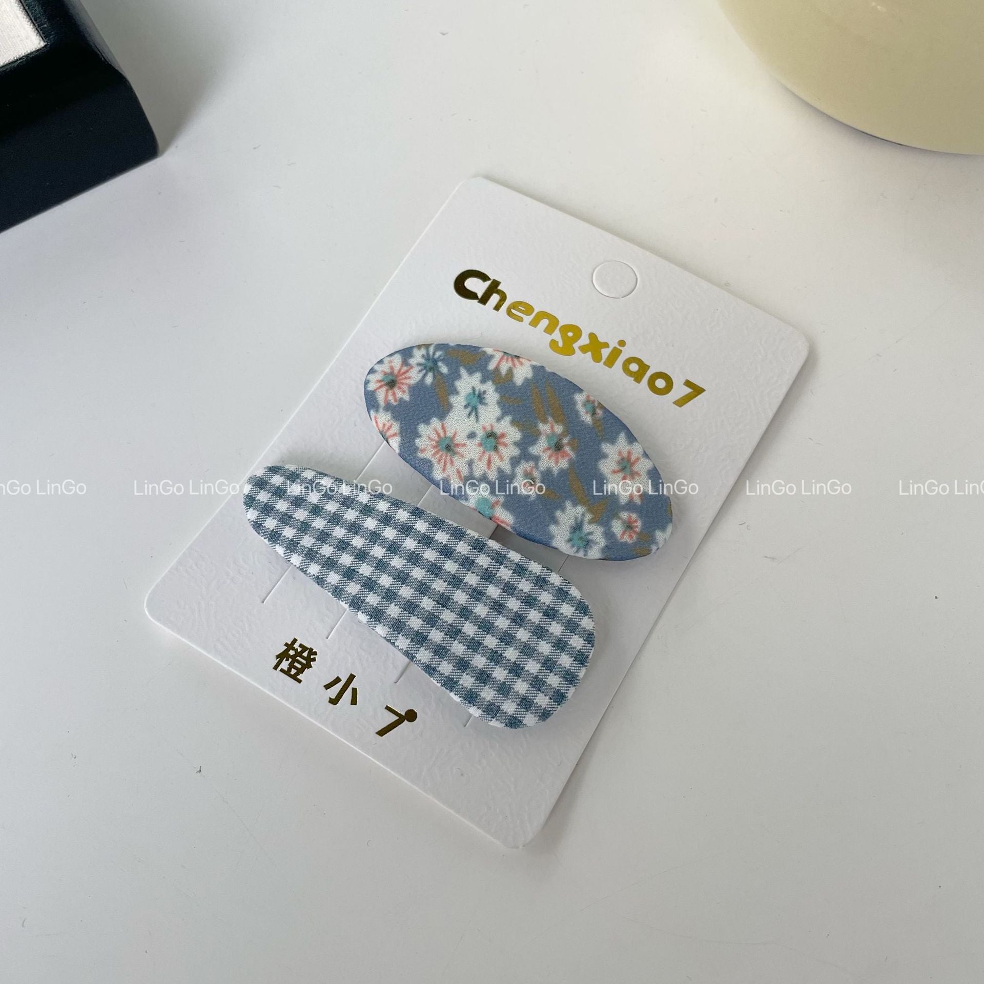 藍色碎花刺繡簡約髮夾－愛心蕾絲刺繡款實拍｜https://igowo.tw/