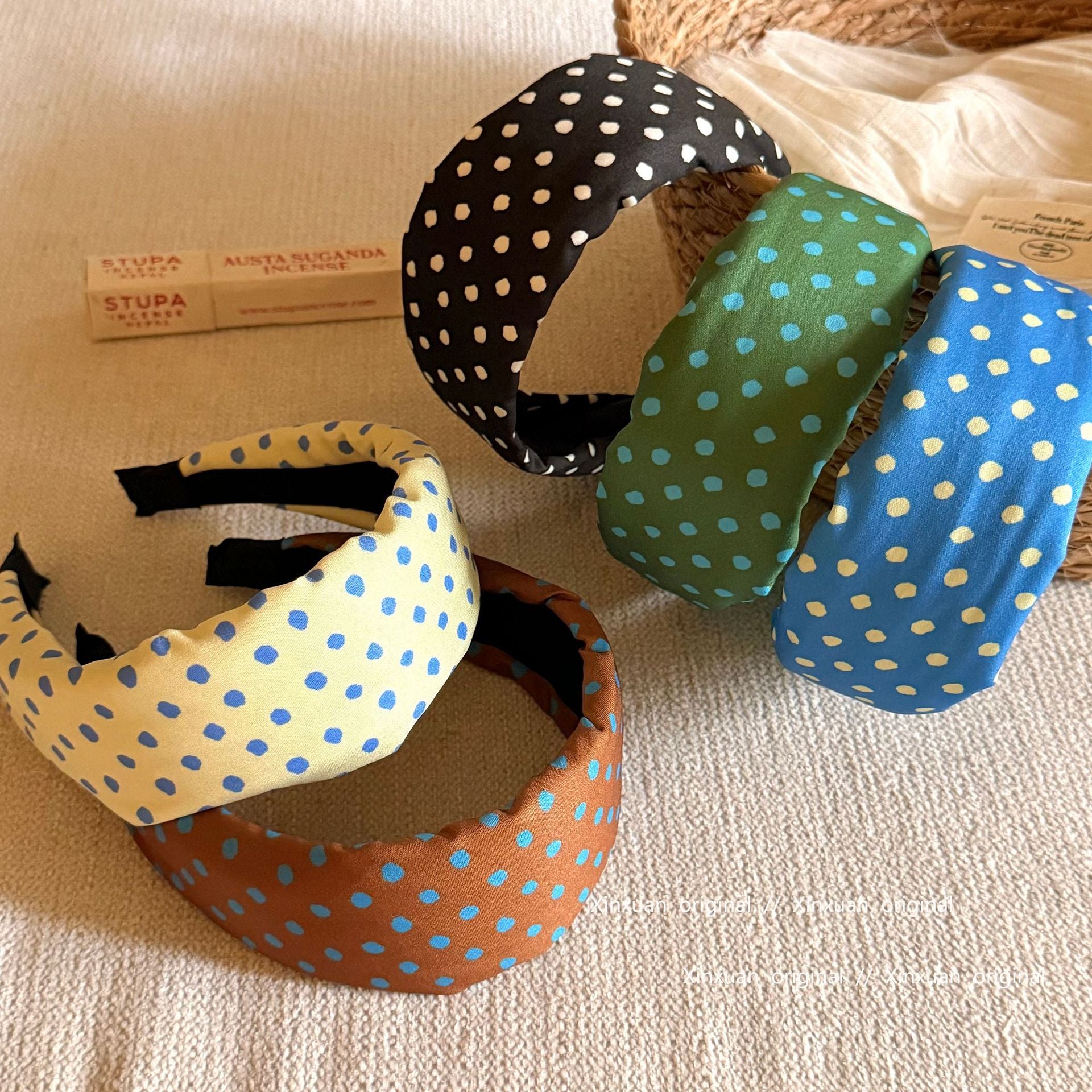 彩色波點寬版復古髮箍－黑色款實拍｜https://igowo.tw/