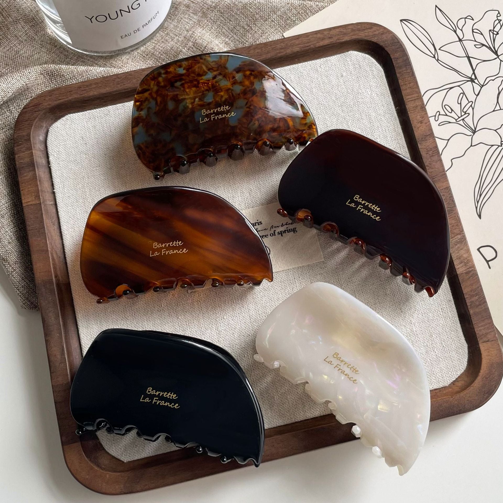 醋酸板材復古鯊魚夾－商品主圖｜https://igowo.tw/