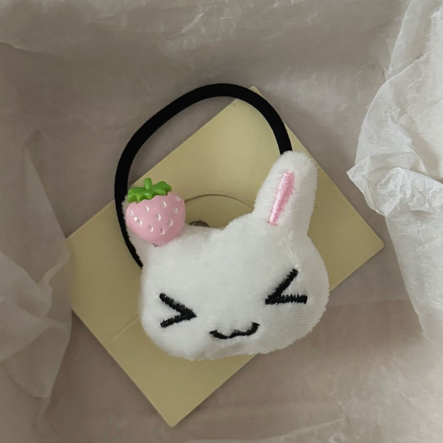黑色絨面草莓兔子髮圈