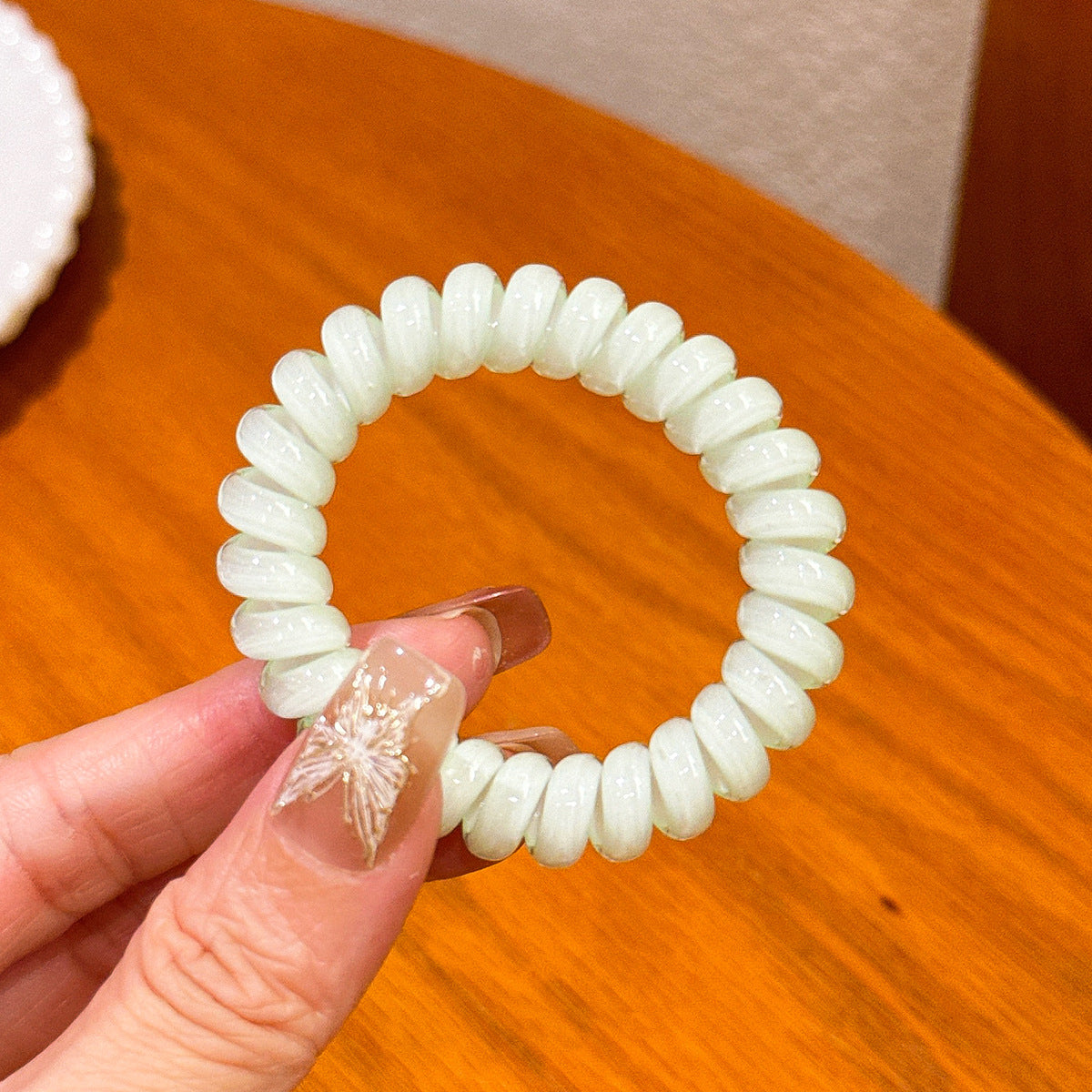 繽紛彈力繩簡約髮圈－絲印黑色款細節4｜https://igowo.tw/