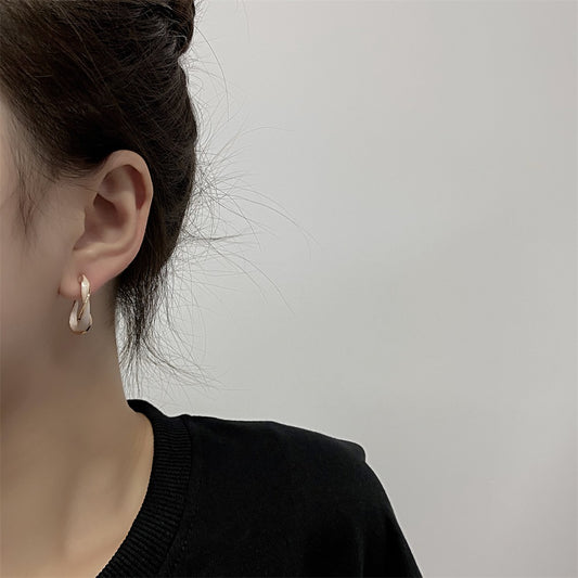 琺瑯扭紋C形耳環－商品主圖｜https://igowo.tw/