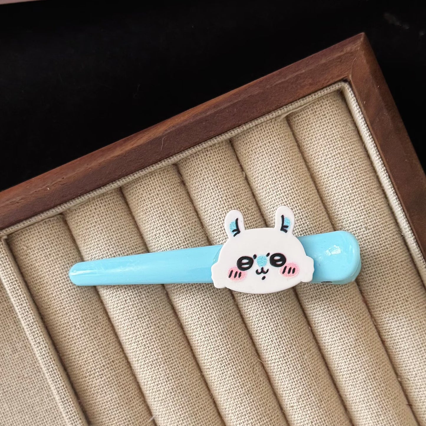 藍色壓克力卡通髮夾