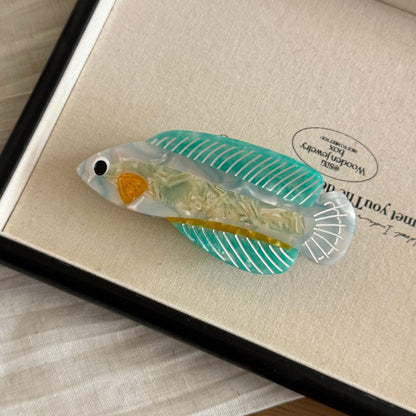 醋酸板材鯊魚夾－粉色泡泡魚款細節｜https://igowo.tw/