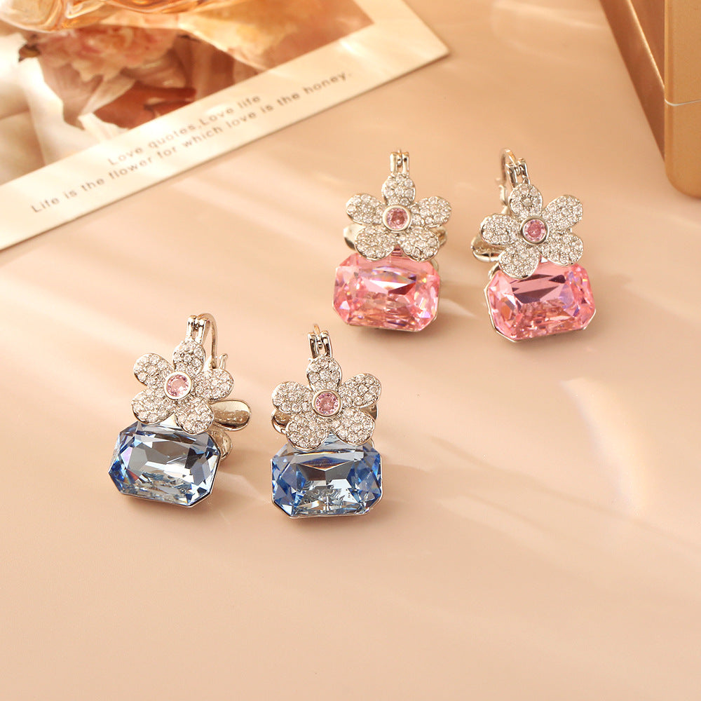 鋯石花朵耳環－商品主圖｜https://igowo.tw/