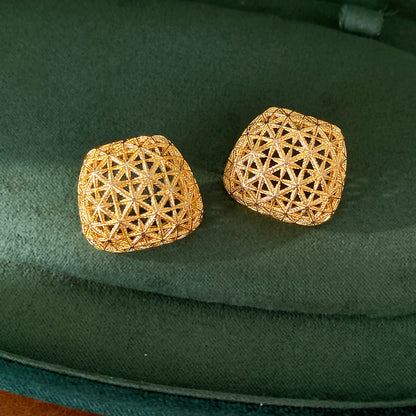 金色銀針方形鏤空耳釘